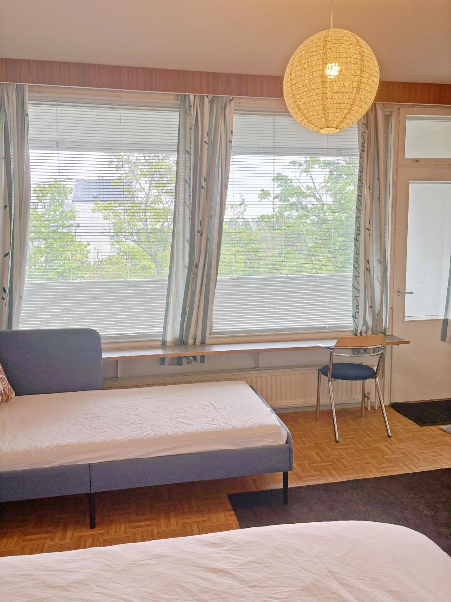 Cozy 2-bedroom Apartment- 300m To Metro & Shops Appartement