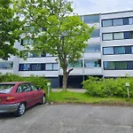 Cozy 2-Bedroom Apartment- 300M To Metro & Shops