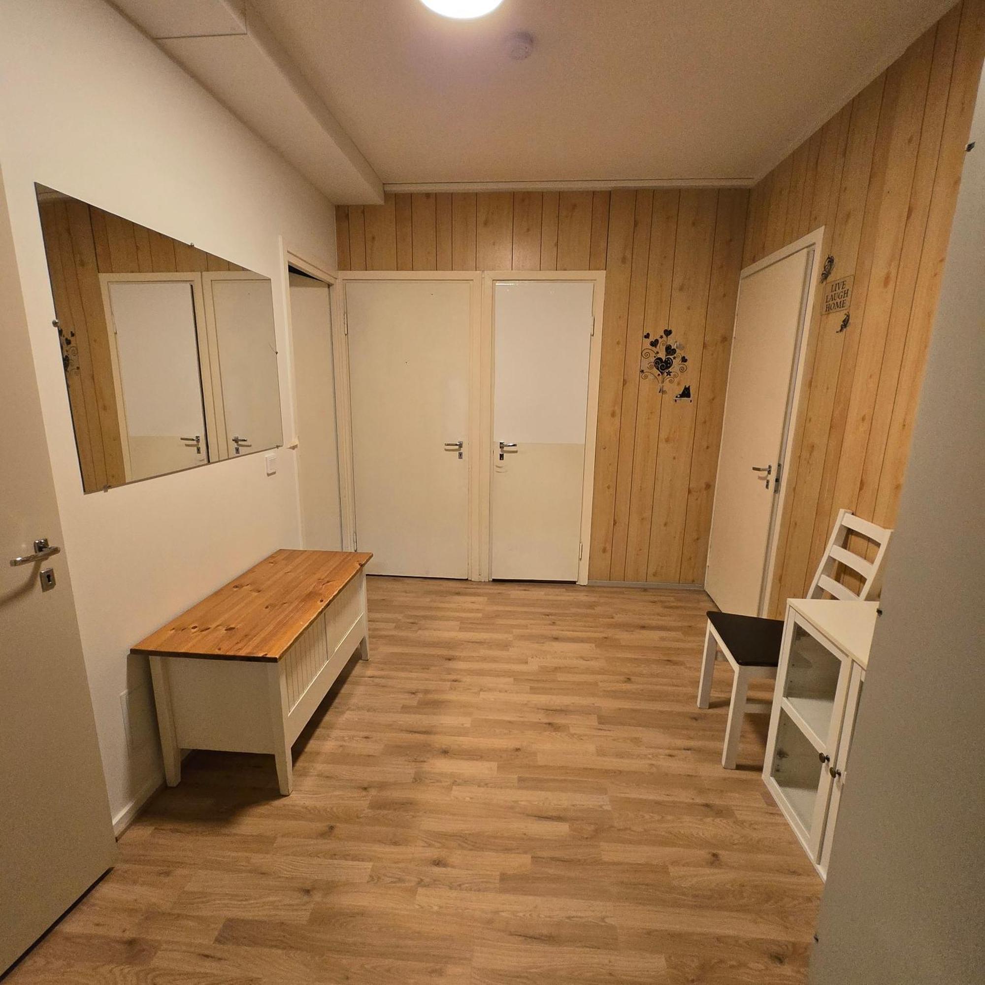 Cozy 2-bedroom Apartment- 300m To Metro & Shops Leilighet