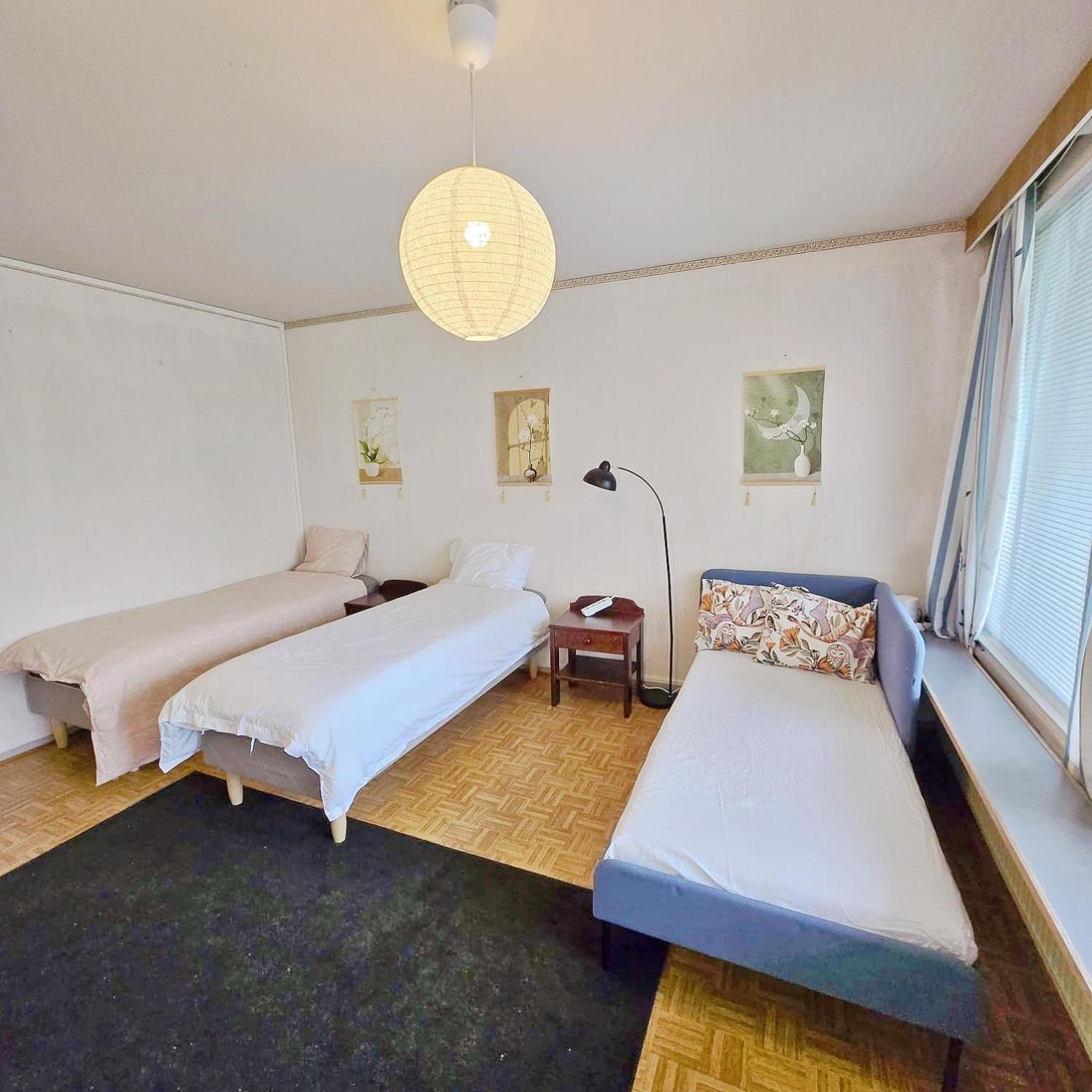 Cozy 2-bedroom Apartment- 300m To Metro & Shops Leilighet *